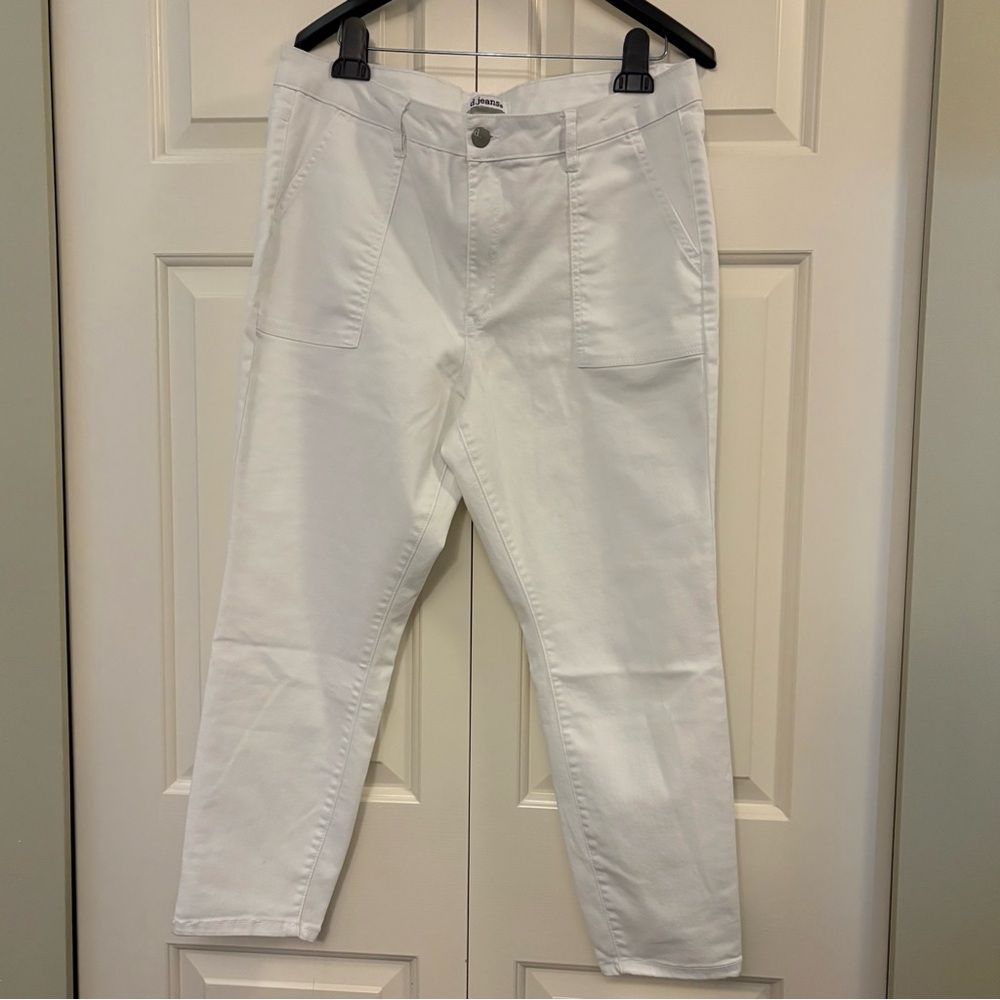d. jeans White Tapered Ankle Jeans. NWOT Sz 16 Stretch, High Waisted